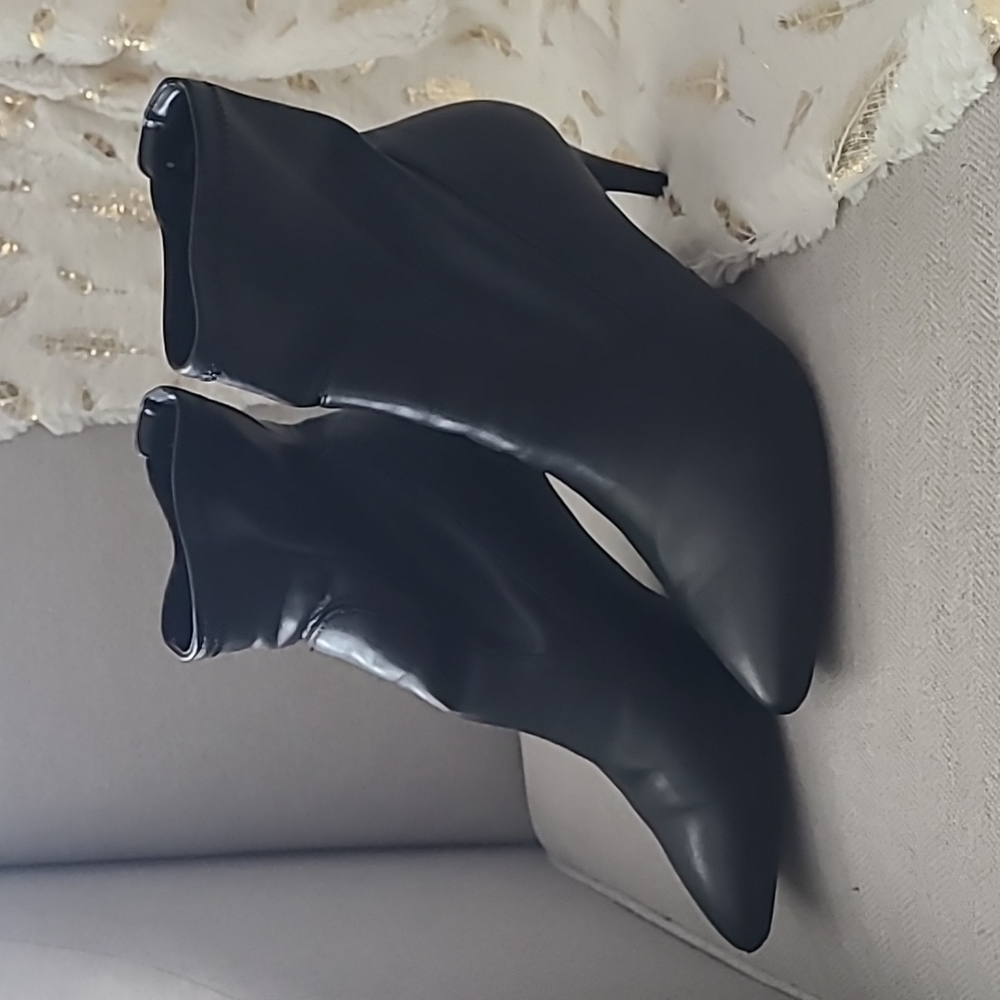 Expression Stretch Heeled Ankle Booties - Size 8